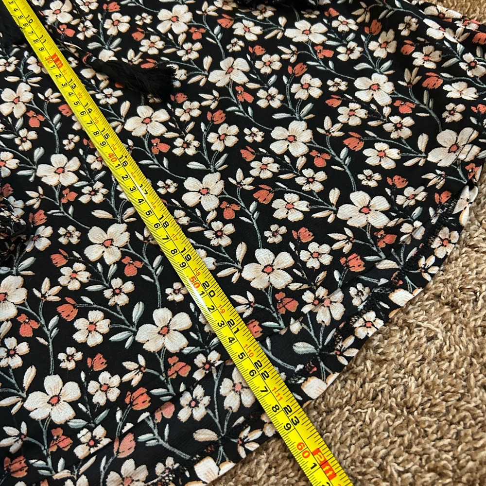 Floral Patterned Top - Picture 2 of 6
